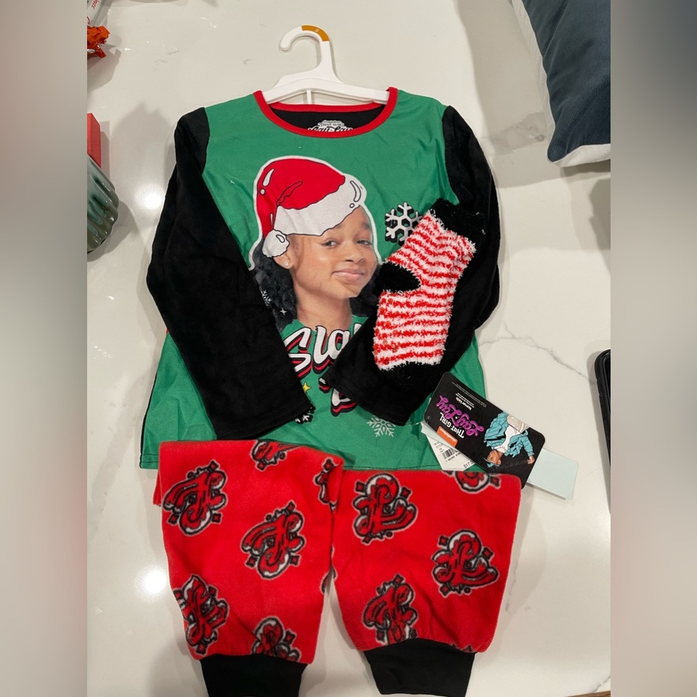 Girls pijama set size small 6-7